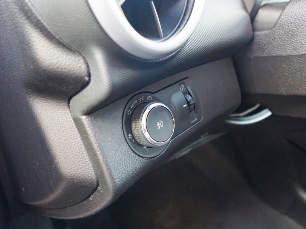 Used 2018 Chevrolet Sonic LT w/ Convenience Package image 17