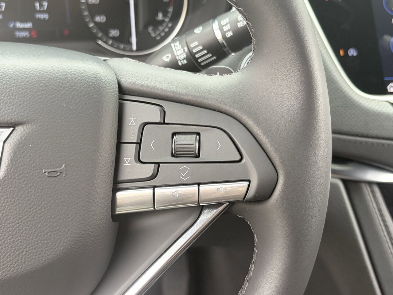 Certified 2025 Cadillac XT6 Luxury FWD image 23