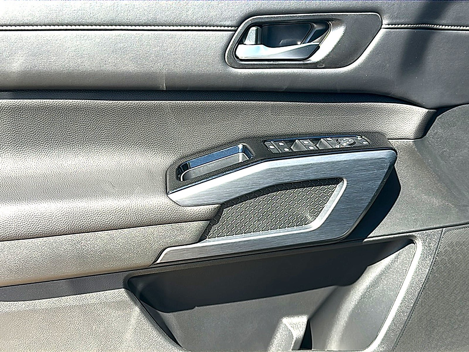 New 2026 Nissan Pathfinder SL w/ SL Premium Package FWD image 14
