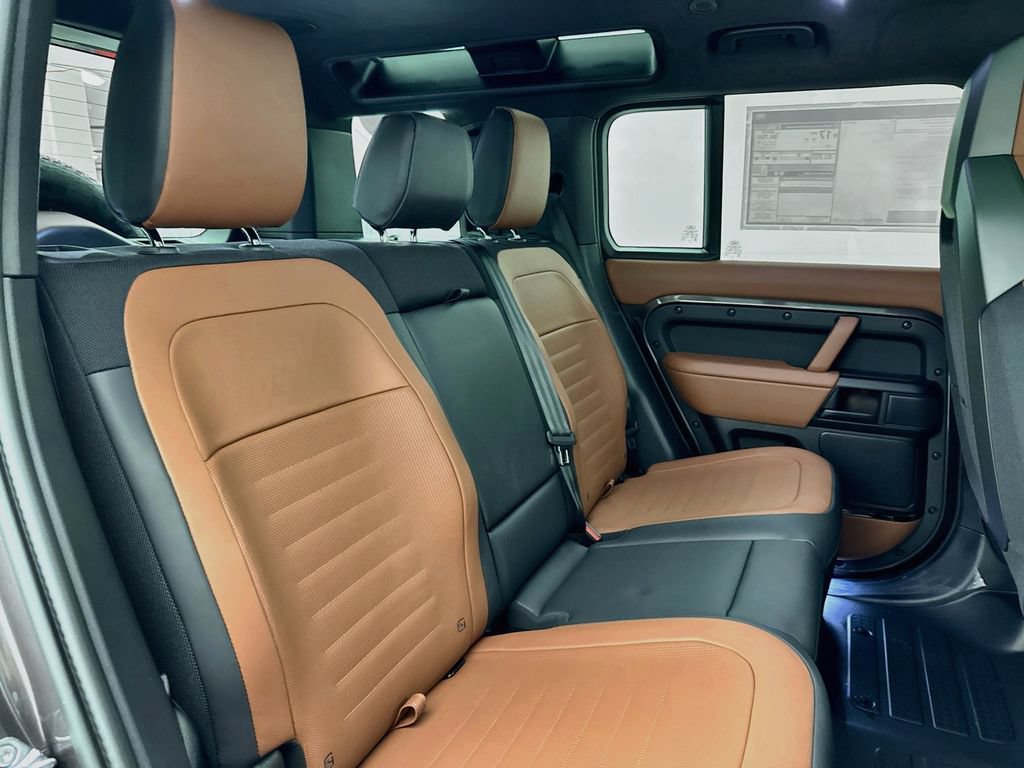 New 2026 Land Rover Defender 110 OCTA AWD/4WD image 28