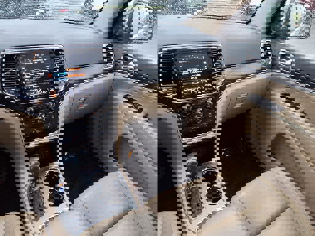 Used 2019 Jeep Grand Cherokee Limited image 15