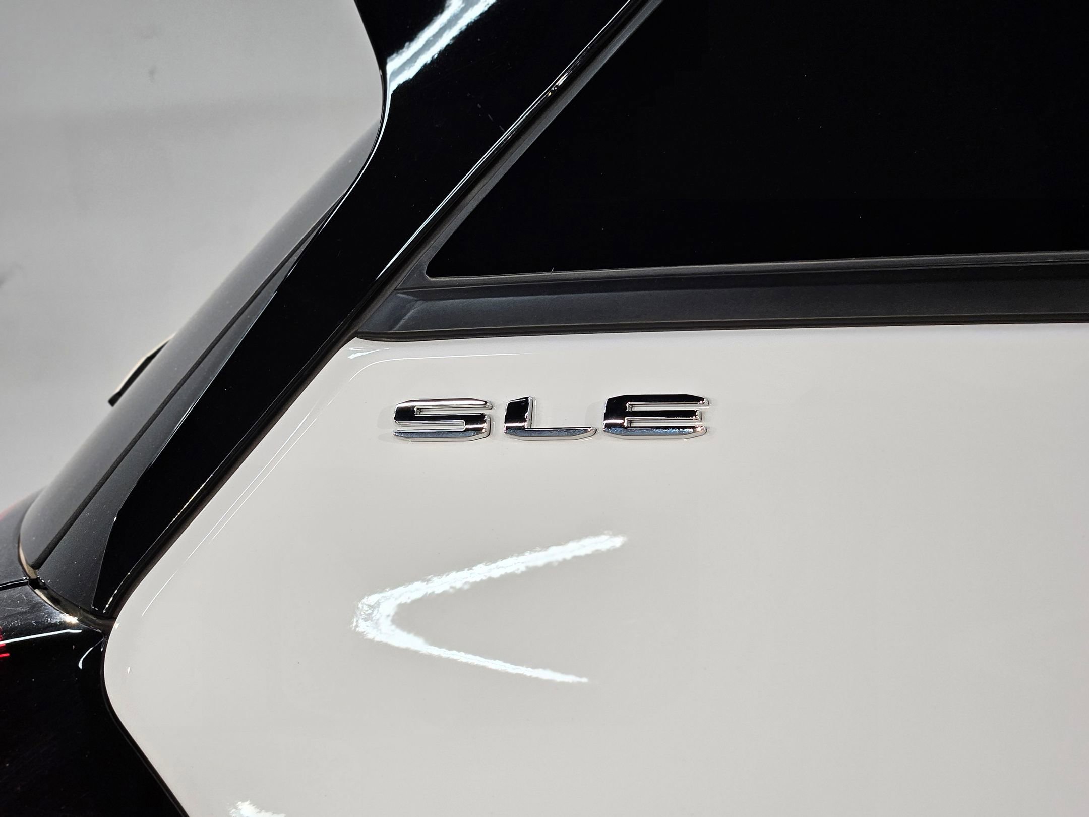 Used 2024 GMC Terrain SLE image 37