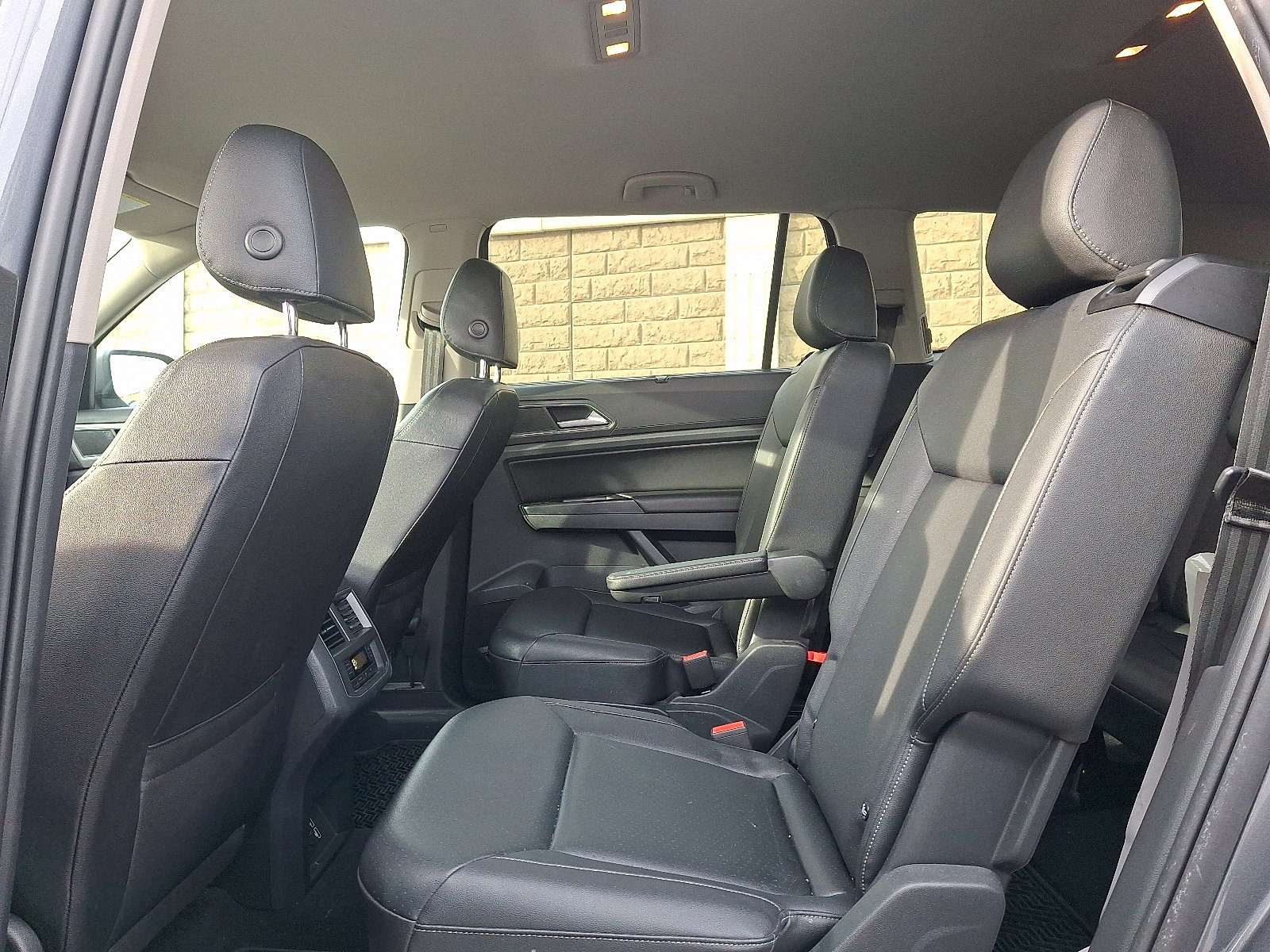 Used 2019 Volkswagen Atlas SE w/ Towing Package image 10