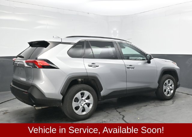 Used 2021 Toyota RAV4 LE AWD/4WD image 8