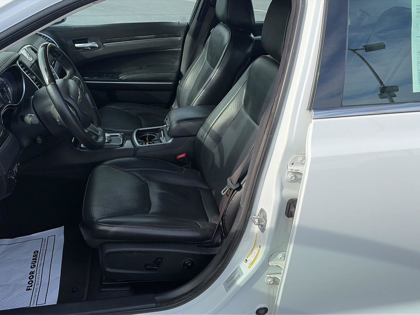 Used 2017 Chrysler 300 C w/ Safetytec Plus Group RWD image 11
