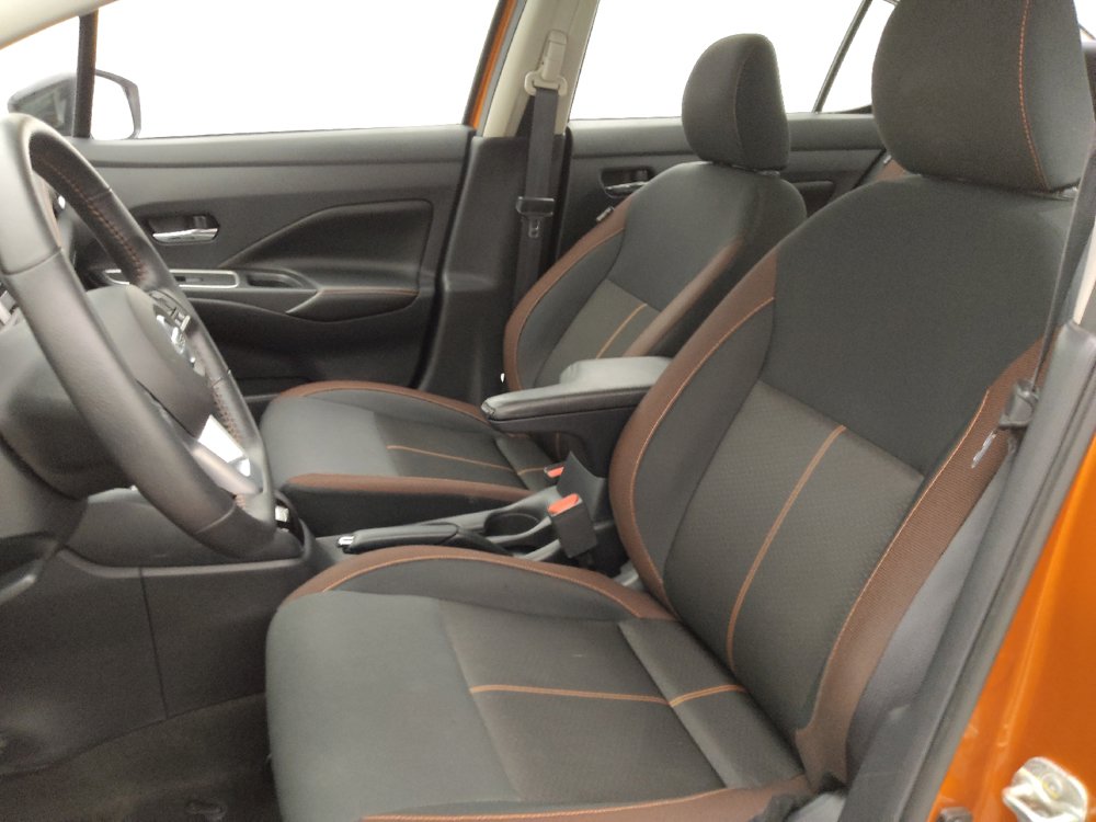 Used 2021 Nissan Versa SR FWD image 17