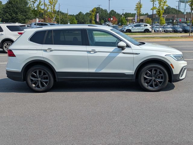 Used 2023 Volkswagen Tiguan SE AWD/4WD image 3