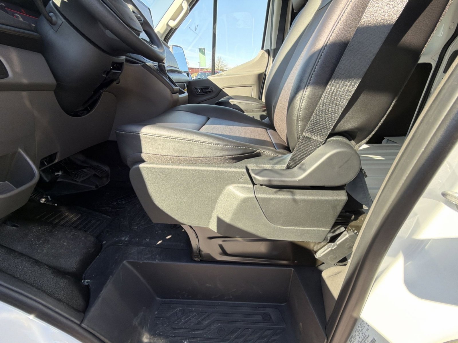 New 2026 Ford Transit 250 148 Medium Roof image 27