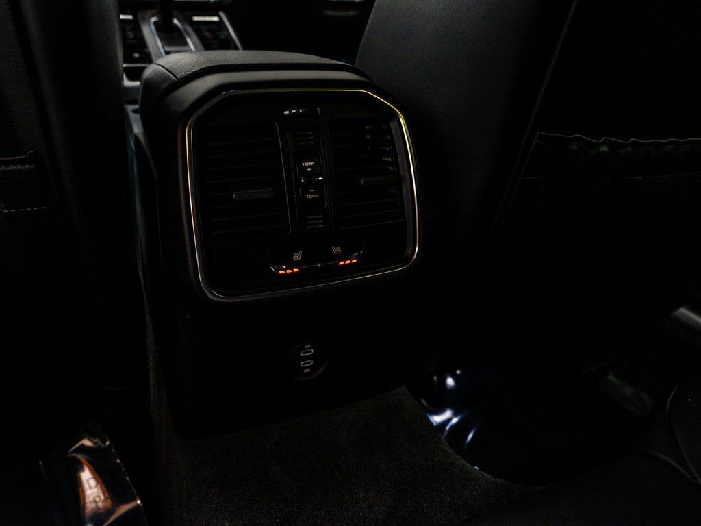 Used 2025 Porsche Macan image 30