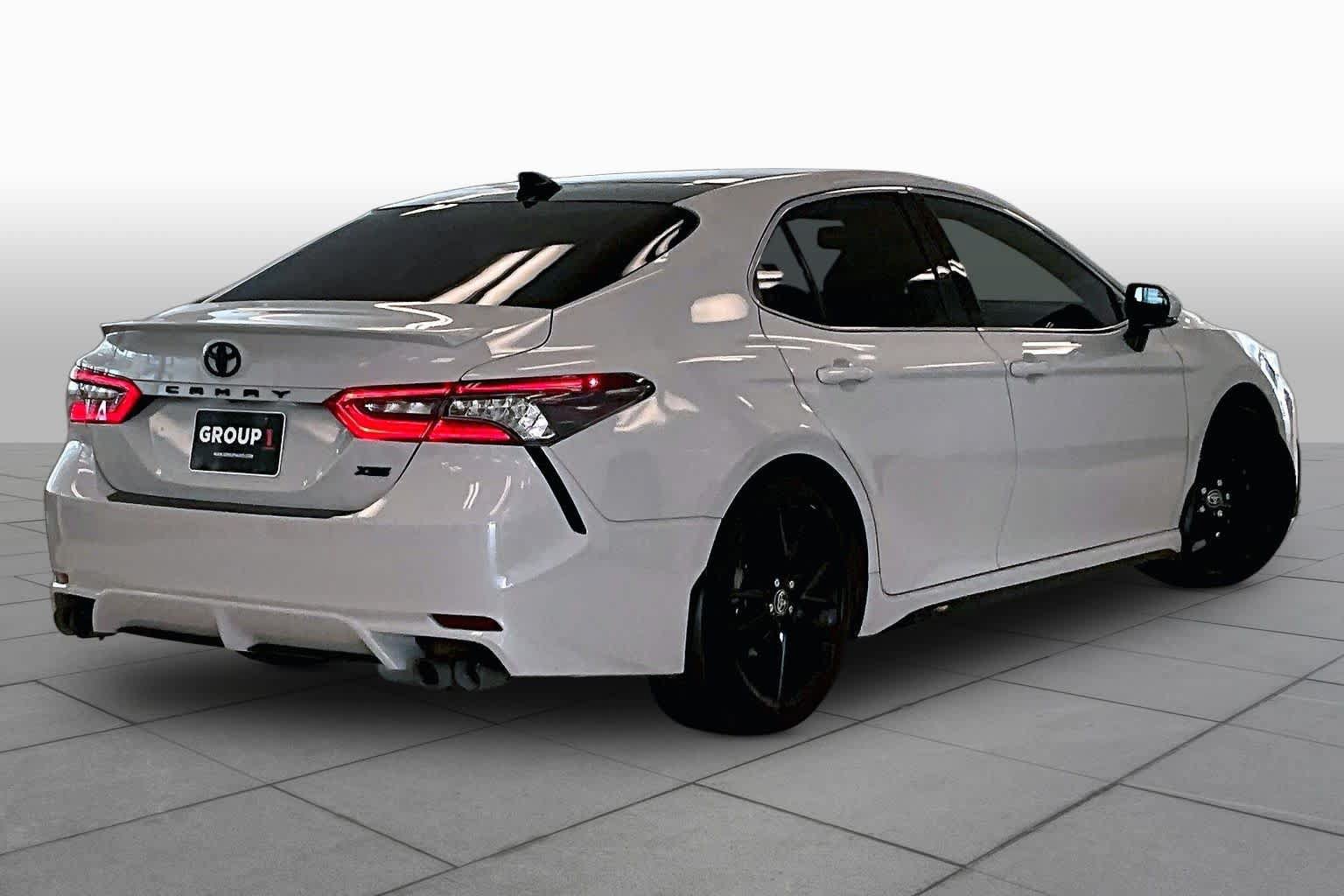 Used 2022 Toyota Camry XSE FWD image 11