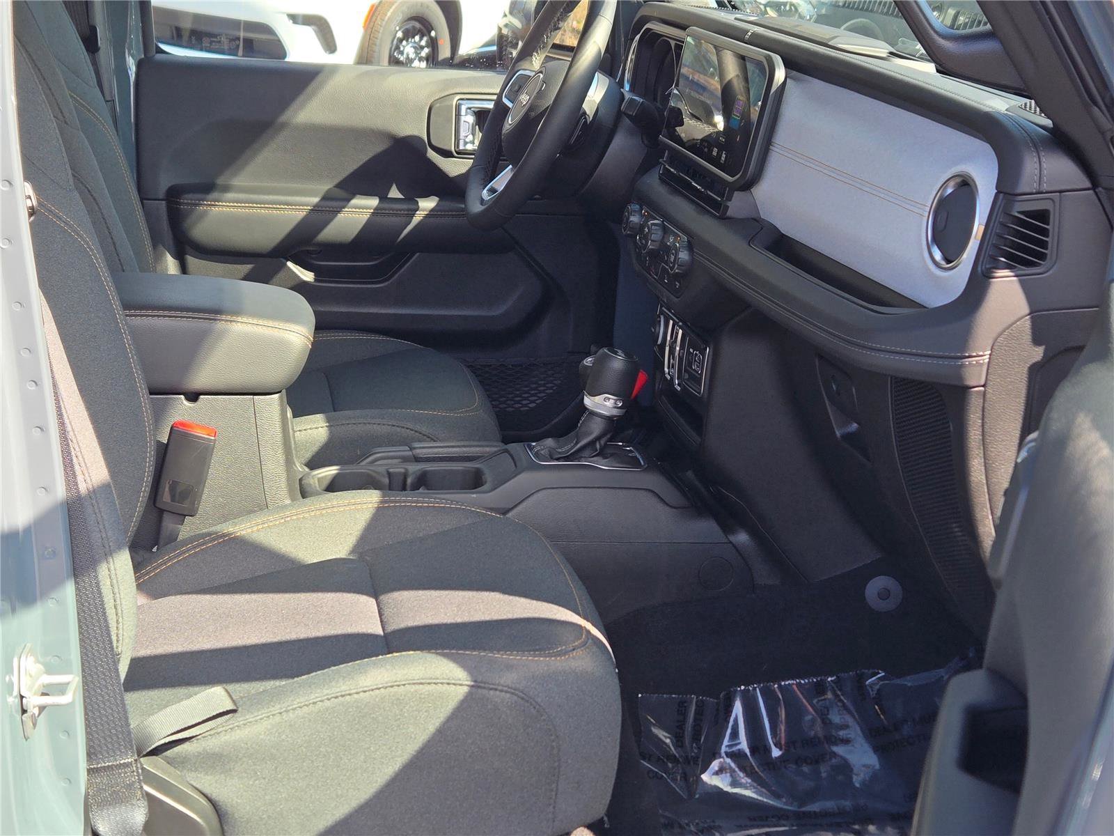 Used 2025 Jeep Wrangler Sahara AWD/4WD image 4
