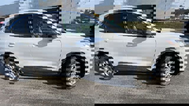 Used 2022 Ford Escape SE w/ Cold Weather Package image 9