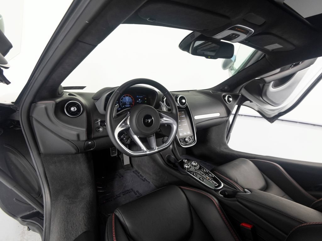 Used 2022 McLaren GT RWD image 22