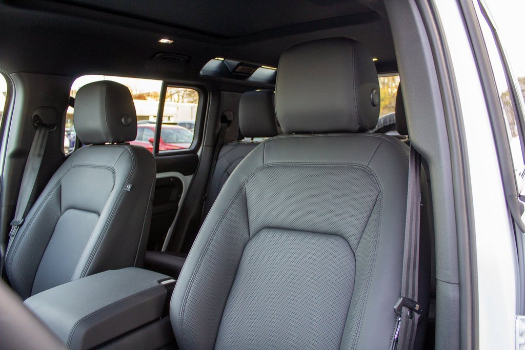 Used 2025 Land Rover Defender 110 S image 12