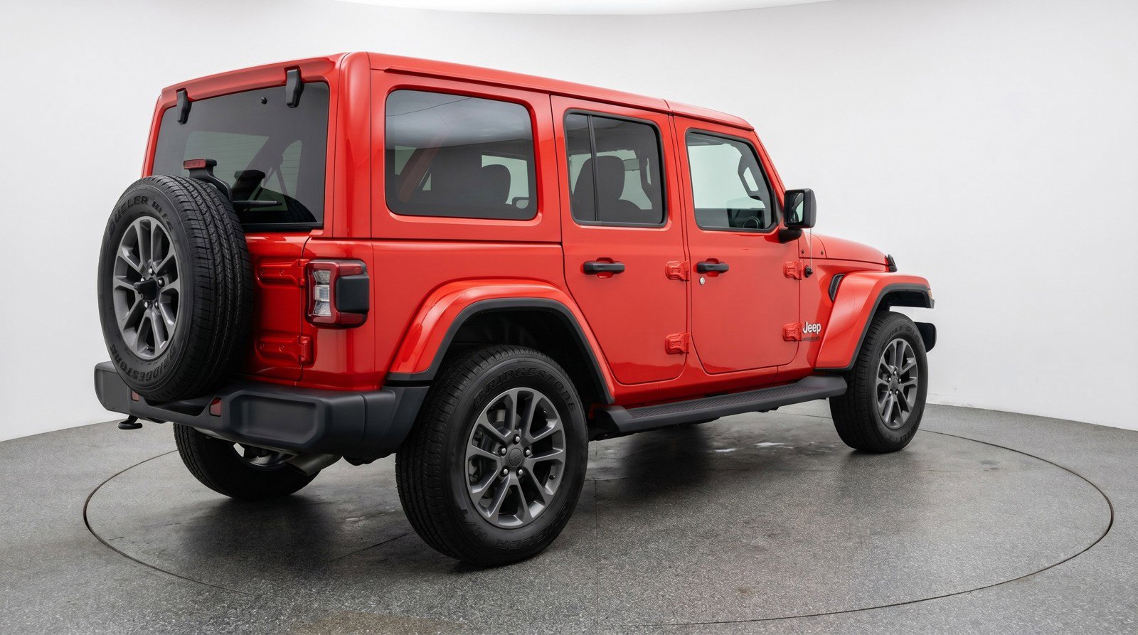 Used 2025 Jeep Wrangler Sahara image 9