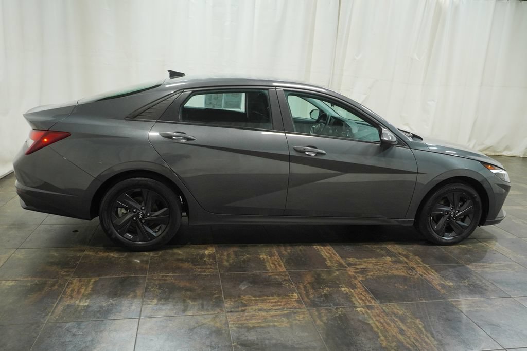 Used 2023 Hyundai Elantra SEL w/ Preferred Accessory Package FWD image 4