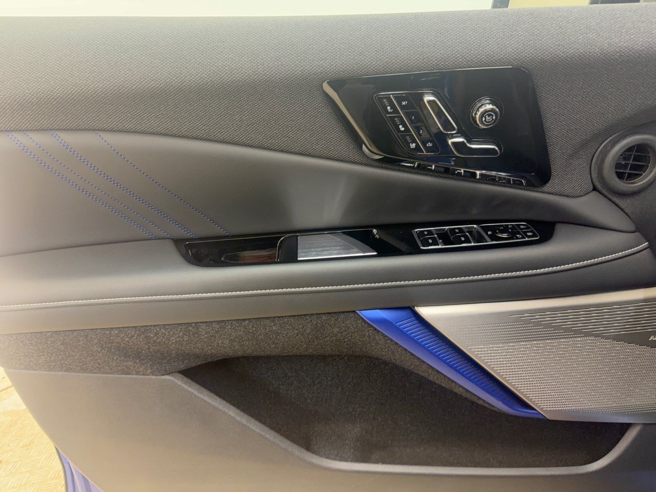 New 2027 Cadillac Optiq V w/ Deep Ocean Design Edition AWD/4WD image 14