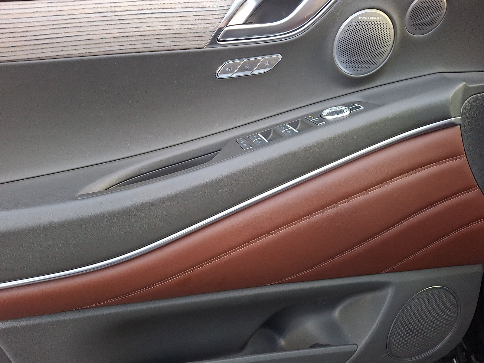 Certified 2025 Genesis GV80 3.5T Prestige AWD/4WD image 13