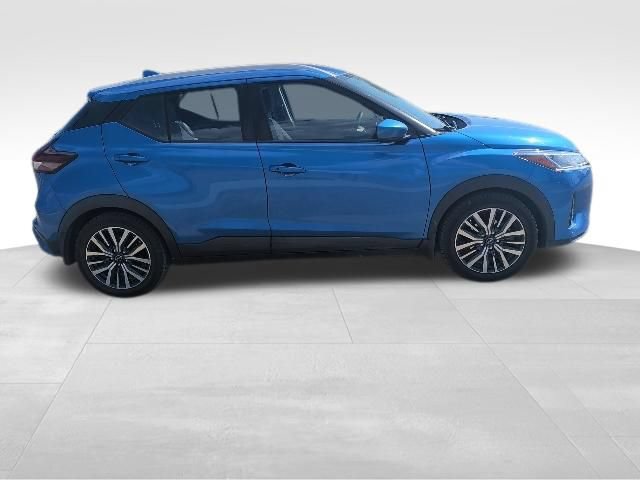 Used 2023 Nissan Kicks SV FWD image 2