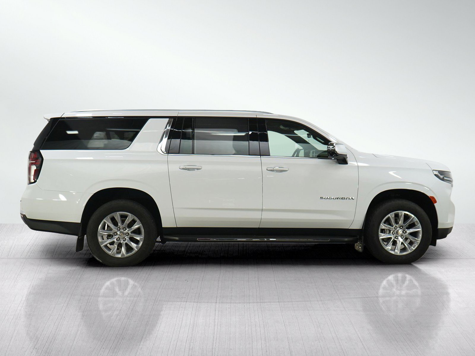 Used 2024 Chevrolet Suburban Premier AWD/4WD image 6