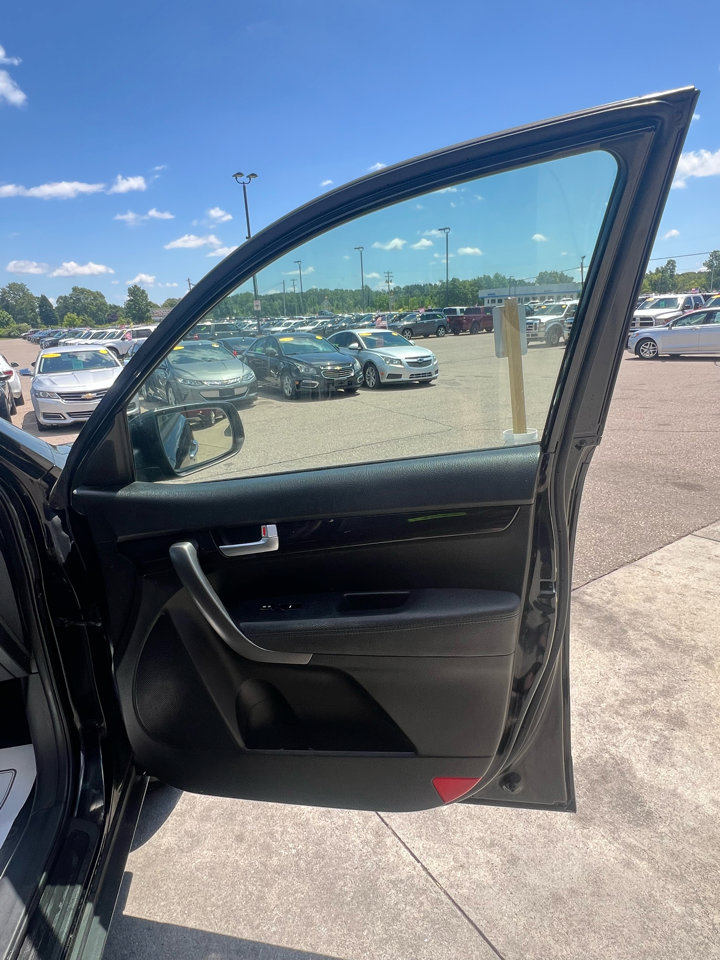 Used 2014 Kia Sorento LX image 16