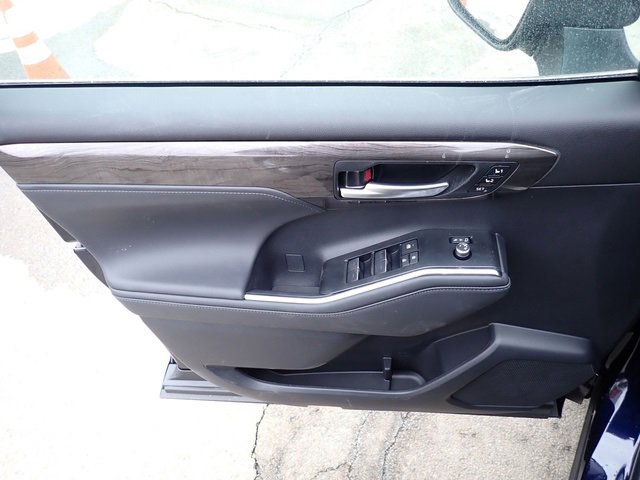 New 2026 Toyota Highlander Platinum image 14