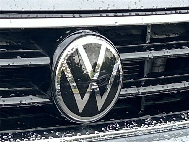 Used 2023 Volkswagen Tiguan SE R-Line image 10