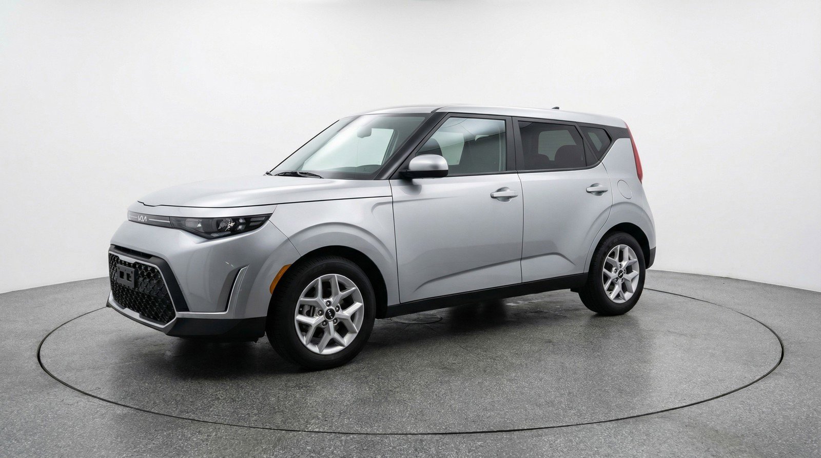 Used 2025 Kia Soul LX w/ LX Technology Package FWD image 3