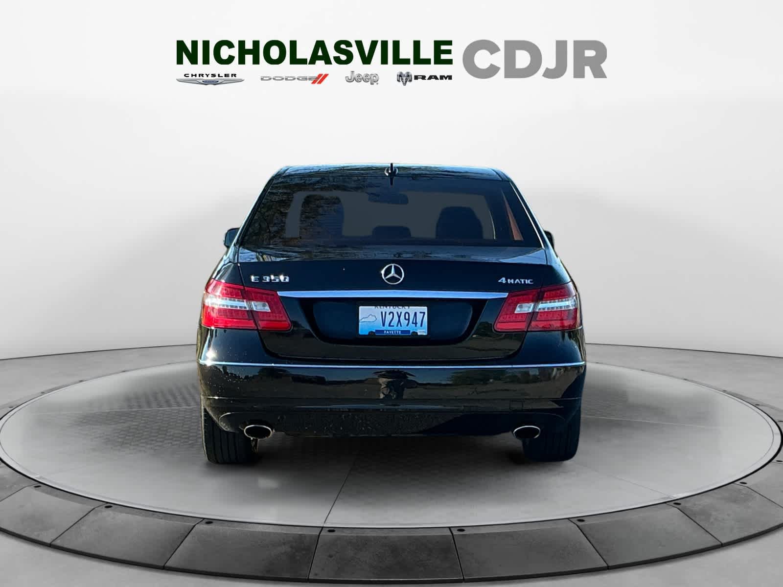 Used 2010 Mercedes-Benz E 350 4MATIC Sedan image 4