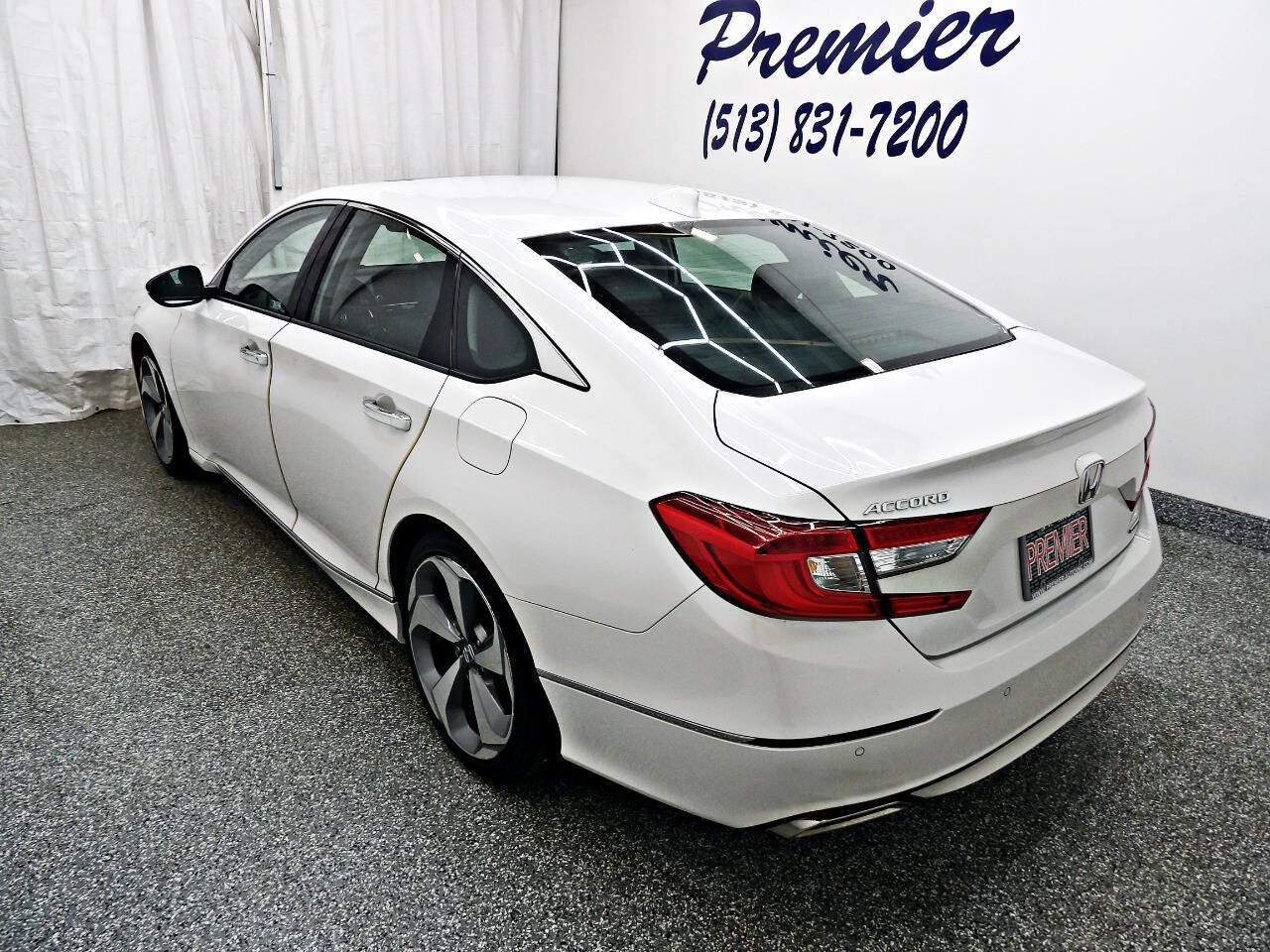 Used 2018 Honda Accord Touring image 4