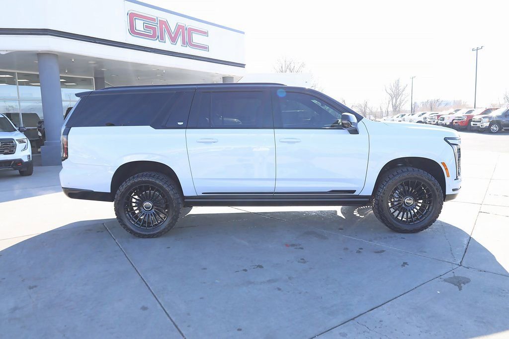 Used 2026 Cadillac Escalade ESV Sport w/ Touring Package image 7