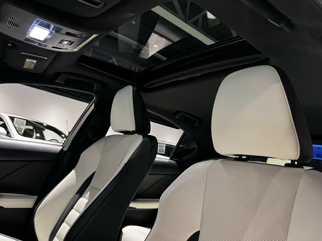 Used 2021 Lexus IS 350 F Sport RWD image 12