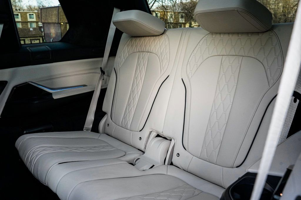 Used 2025 BMW X7 M60i w/ Executive Package AWD/4WD image 21