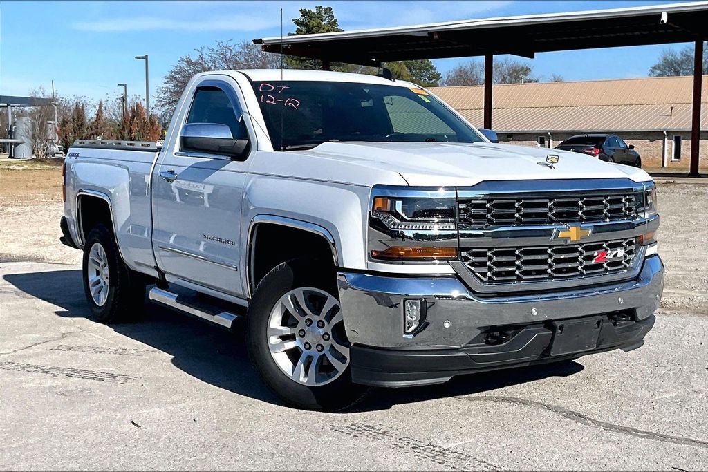 Used 2018 Chevrolet Silverado 1500 LT w/ LT Convenience Package image 2