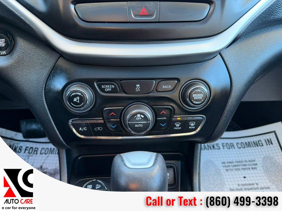 Used 2016 Jeep Cherokee Trailhawk w/ Comfort/Convenience Group AWD/4WD image 30
