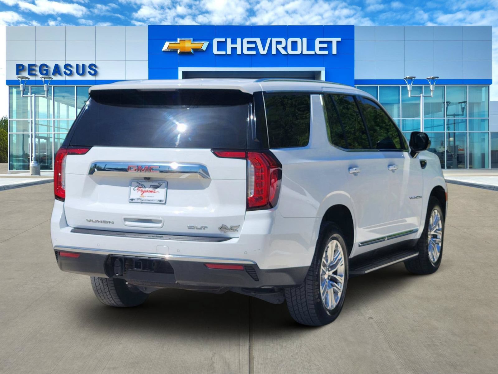 Certified 2023 GMC Yukon SLT RWD image 4