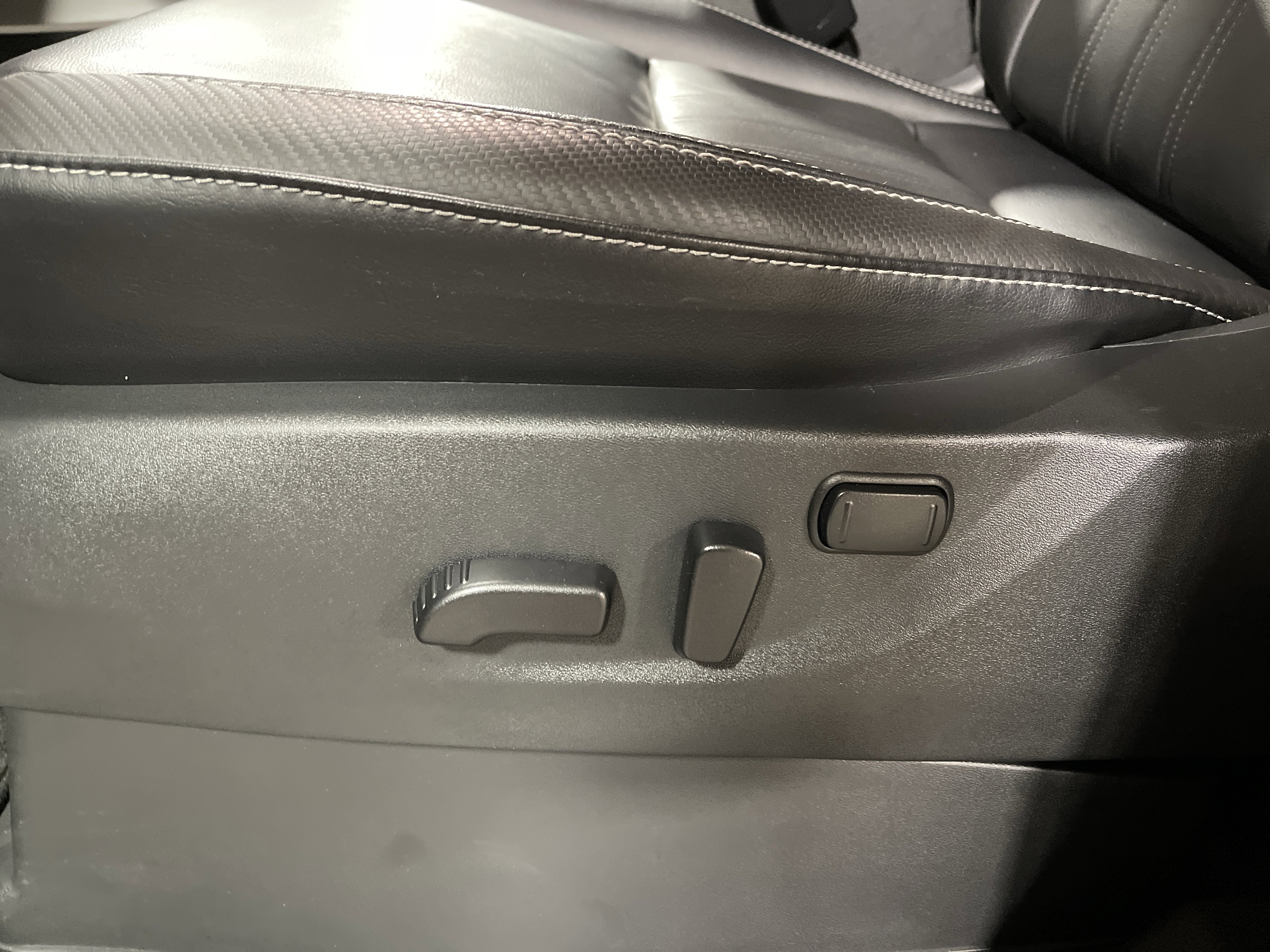 Used 2025 Nissan Frontier SL w/ Graphics Package image 14