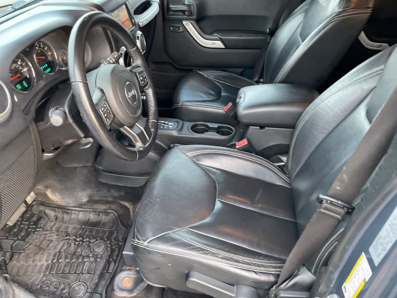 Used 2017 Jeep Wrangler Unlimited Sahara w/ Connectivity Group AWD/4WD image 19