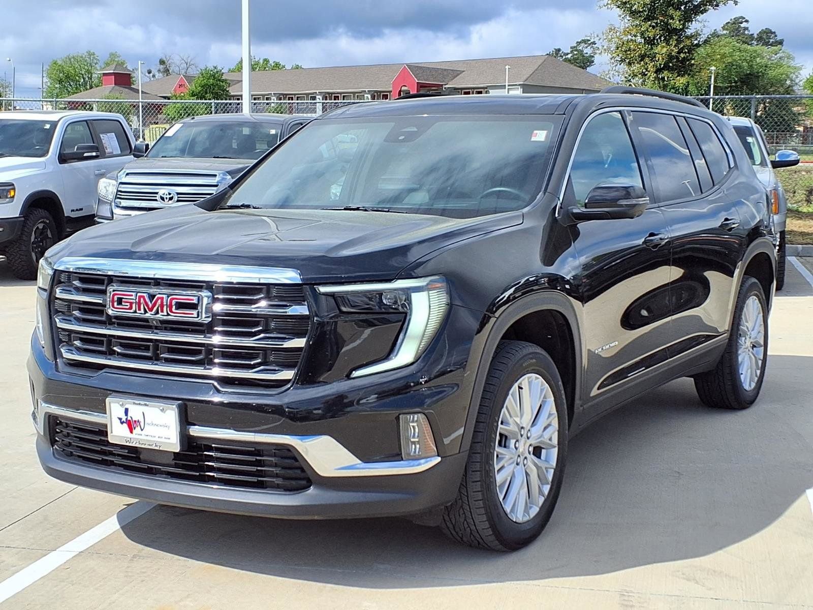 Used 2025 GMC Acadia Elevation w/ Elevation Premium Package image 3