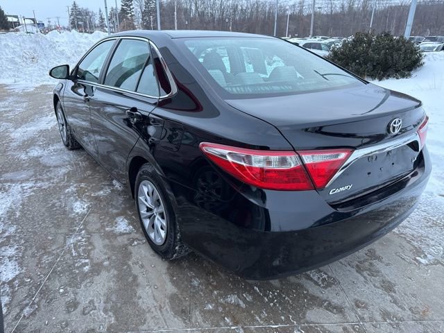 Used 2017 Toyota Camry LE image 5