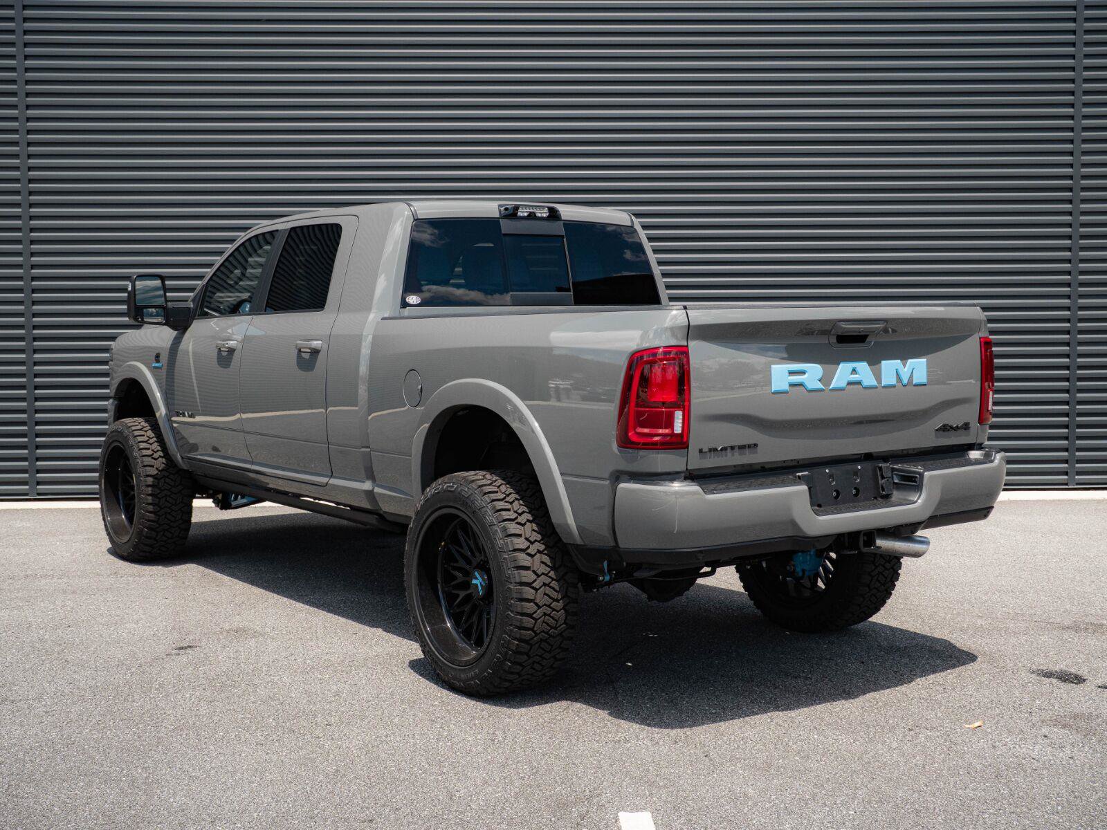 Used 2026 RAM 2500 Limited AWD/4WD image 3