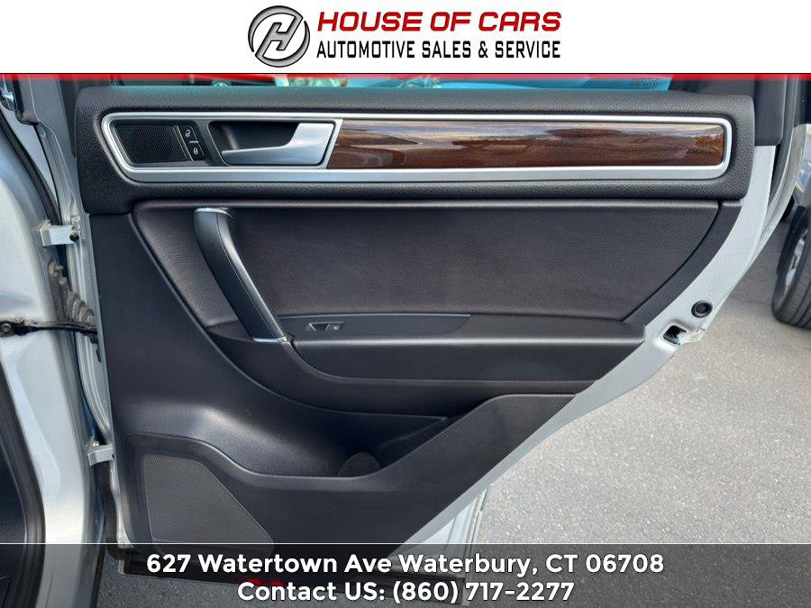 Used 2016 Volkswagen Touareg Sport AWD/4WD image 57