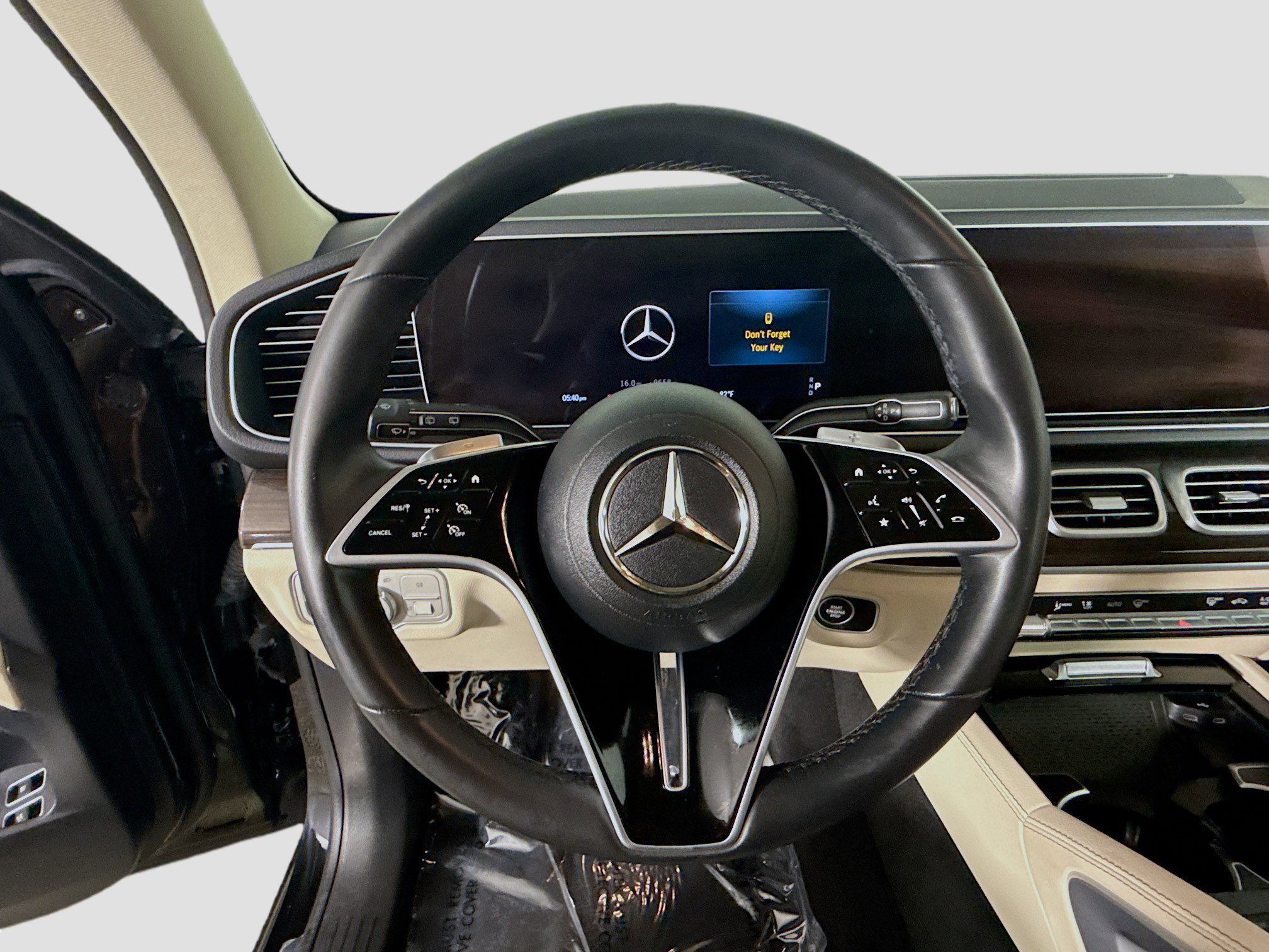 Used 2024 Mercedes-Benz GLE 450e 4MATIC w/ Warmth & Comfort Package image 13