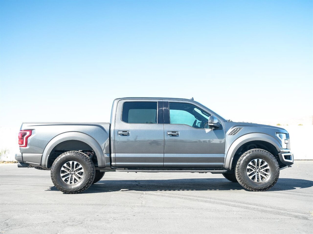 Used 2019 Ford F150 Raptor w/ Equipment Group 802A Luxury AWD/4WD image 4