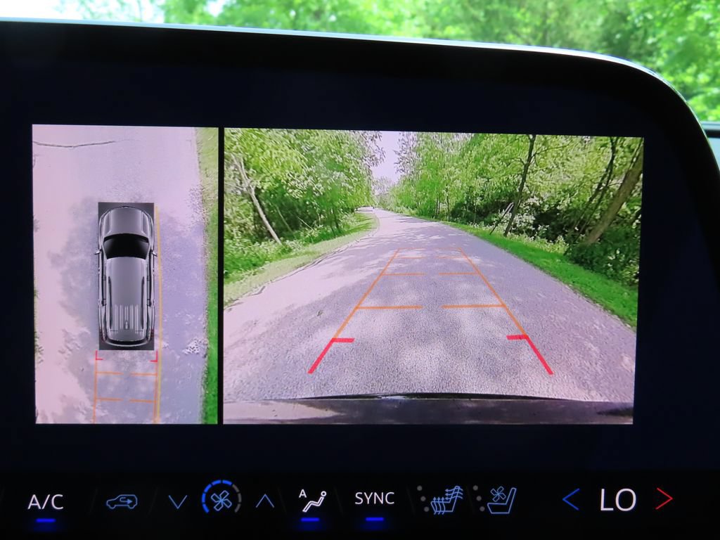 New 2026 Chevrolet Traverse RS w/ LPO, Floor Liner Package AWD/4WD image 8