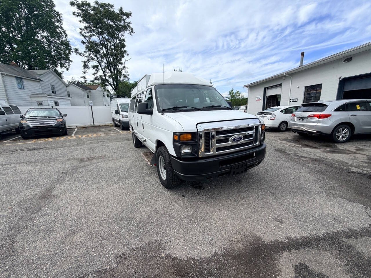 Used 2014 Ford E-250 and Econoline 250 Extended w/ Power Group RWD image 24