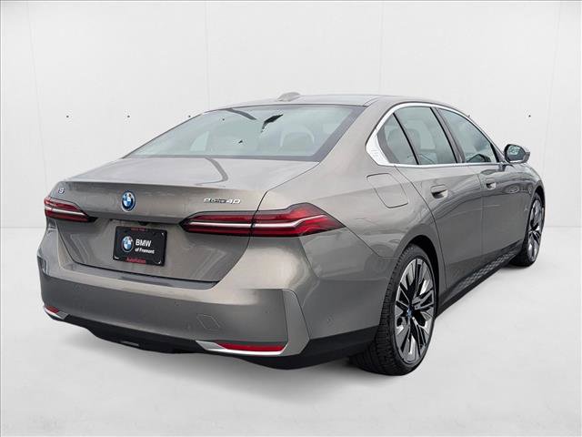 Used 2025 BMW i5 eDrive40i w/ Premium Package image 2