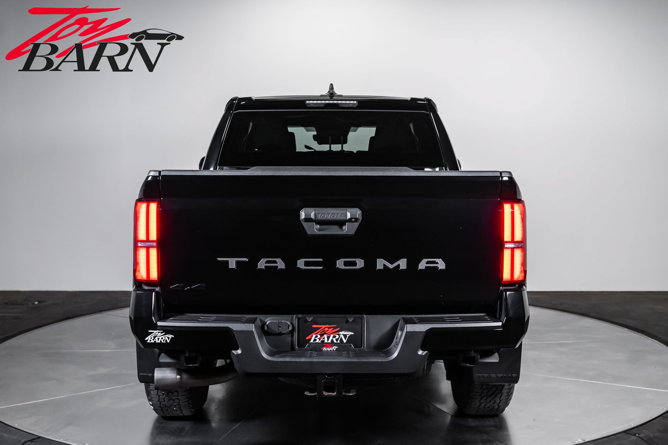 Used 2025 Toyota Tacoma TRD Off-Road AWD/4WD image 4