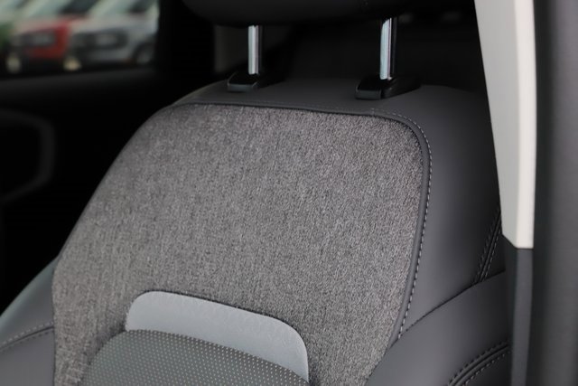 Used 2025 Ford Bronco Sport Badlands image 14