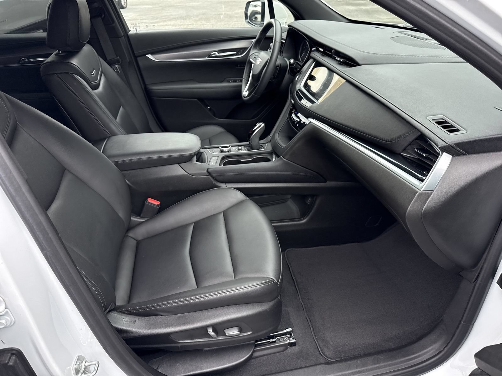 Used 2024 Cadillac XT6 Luxury FWD image 36